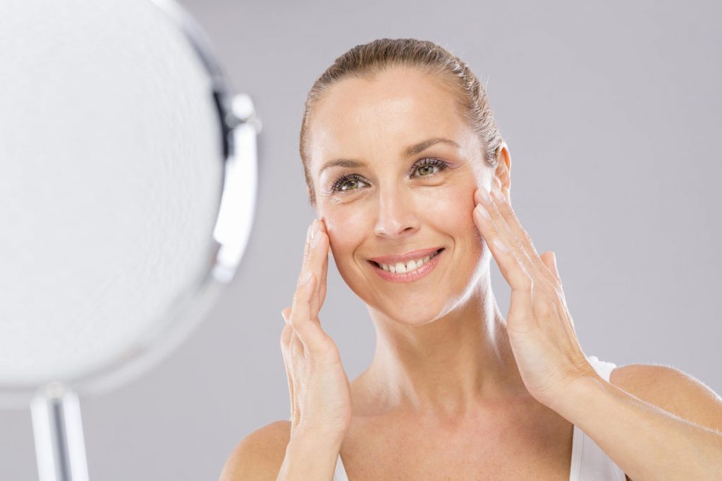 Il miele biologico aiuta la pelle a mantenersi giovane grazie all'effetto idratante. Ottimo per la realizzazione di maschere bellezza miele.